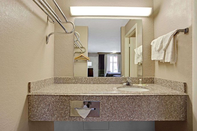 Imagen de la habitación del Hotel Super 8 By Wyndham Oklahoma/frontier City. Foto 9