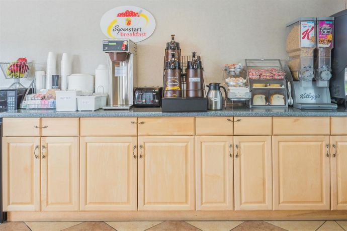Imagen del bar/restaurante del Hotel Super 8 By Wyndham Old Saybrook. Foto 4