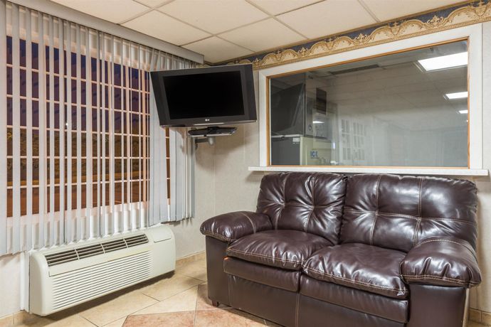 Imagen de los interiores del Hotel Super 8 By Wyndham Old Saybrook. Foto 15