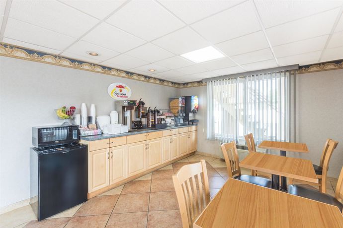 Imagen del bar/restaurante del Hotel Super 8 By Wyndham Old Saybrook. Foto 5