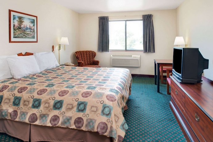 Imagen de la habitación del Hotel Super 8 By Wyndham Omaha Eppley Airport/carter Lake. Foto 6