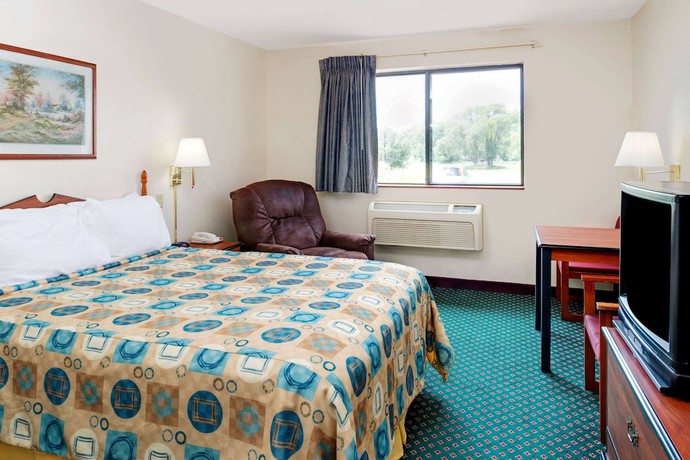 Imagen de la habitación del Hotel Super 8 By Wyndham Omaha Eppley Airport/carter Lake. Foto 7