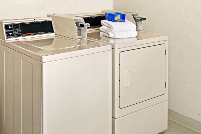 Imagen de los interiores del Hotel Super 8 By Wyndham Omaha Eppley Airport/carter Lake. Foto 14