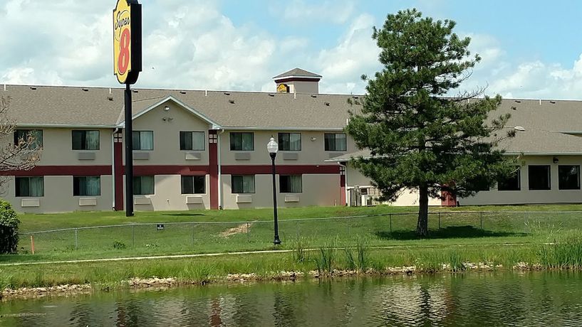 Imagen de los exteriores del Hotel Super 8 By Wyndham Omaha Eppley Airport/carter Lake. Foto 10