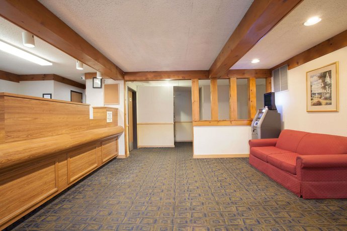 Imagen de los interiores del Hotel Super 8 By Wyndham Oneonta/cooperstown. Foto 16