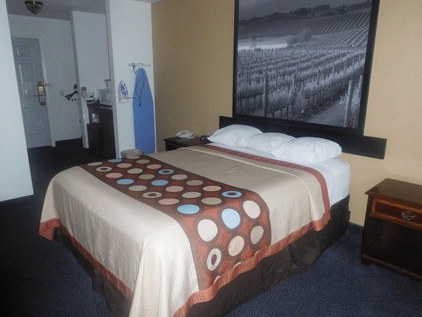Imagen de la habitación del Hotel Super 8 By Wyndham Oroville. Foto 4