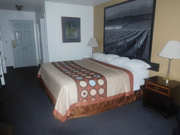 Imagen de la habitación del Hotel Super 8 By Wyndham Oroville. Foto 10