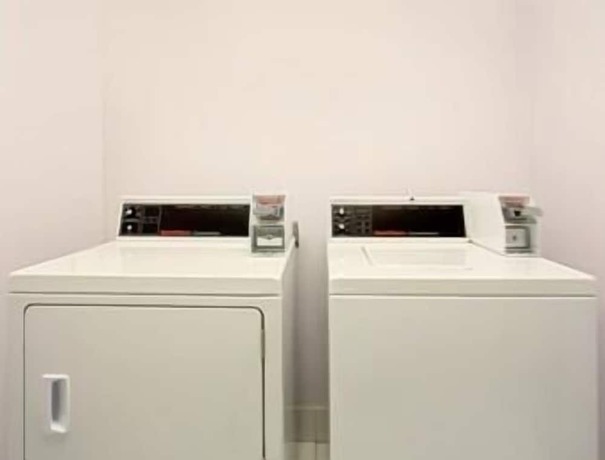 Imagen de los interiores del Hotel Super 8 By Wyndham Oroville. Foto 17