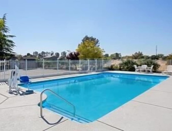 Imagen de la piscina del Hotel Super 8 By Wyndham Oroville. Foto 20