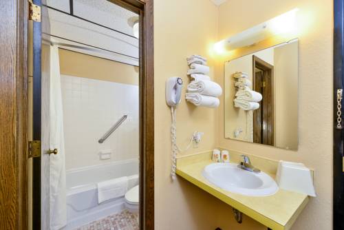 Imagen de la habitación del Hotel Super 8 By Wyndham Owatonna. Foto 7