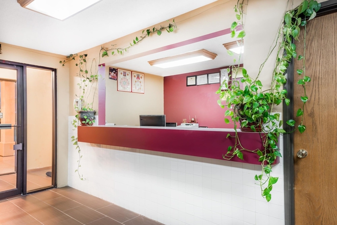 Imagen de los interiores del Hotel Super 8 By Wyndham Paris Il. Foto 8