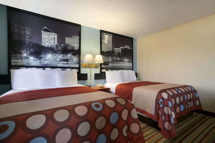 Imagen de la habitación del Hotel Super 8 By Wyndham Park City/north Wichita Area. Foto 2