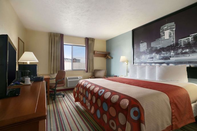 Imagen de la habitación del Hotel Super 8 By Wyndham Park City/north Wichita Area. Foto 4