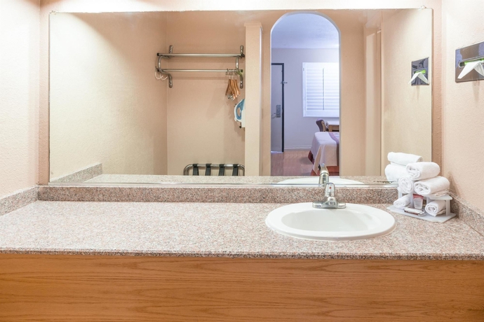 Imagen de la habitación del Hotel Super 8 By Wyndham Pasadena/la Area. Foto 4