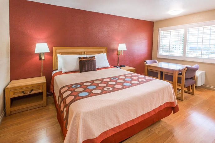 Imagen de la habitación del Hotel Super 8 By Wyndham Pasadena/la Area. Foto 8