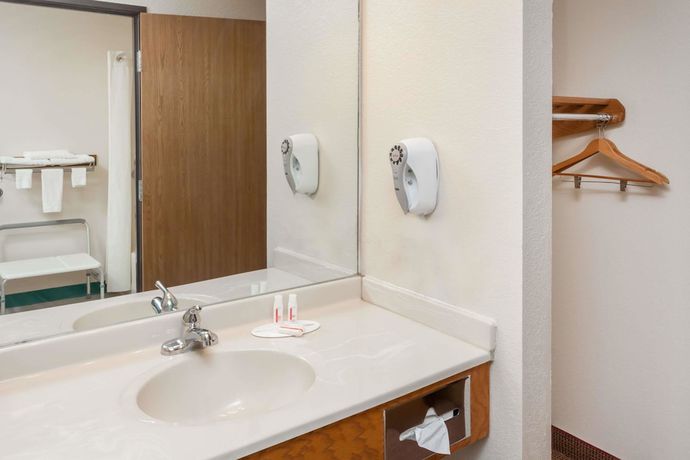 Imagen de la habitación del Hotel Super 8 By Wyndham Pekin/peoria Area. Foto 5