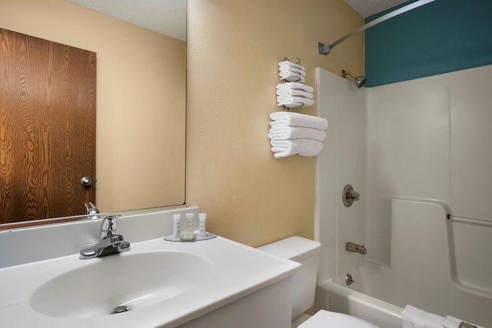 Imagen de la habitación del Hotel Super 8 By Wyndham Peoria East. Foto 13