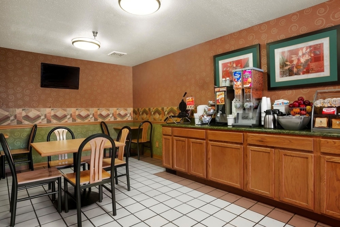 Imagen del bar/restaurante del Hotel Super 8 By Wyndham Peoria East. Foto 3