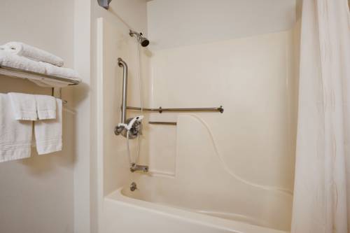 Imagen de la habitación del Hotel Super 8 By Wyndham Peoria. Foto 11