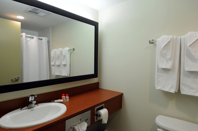 Imagen de la habitación del Hotel Super 8 By Wyndham Peterborough. Foto 2