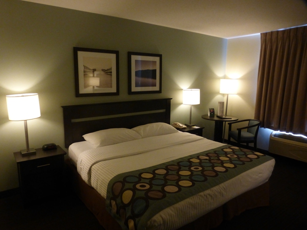 Imagen de la habitación del Hotel Super 8 By Wyndham Peterborough. Foto 5