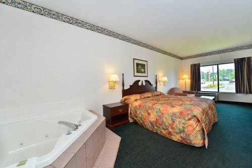 Imagen de la habitación del Hotel Super 8 By Wyndham Petersburg. Foto 3