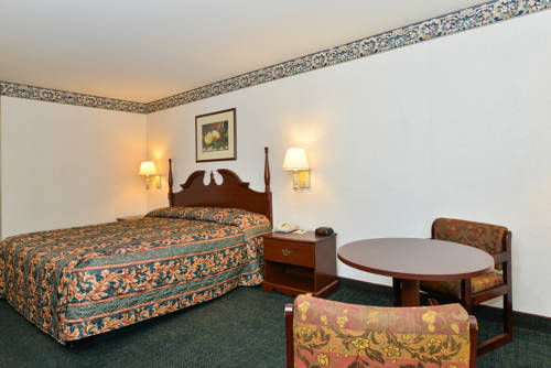 Imagen de la habitación del Hotel Super 8 By Wyndham Petersburg. Foto 8