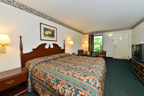 Imagen de la habitación del Hotel Super 8 By Wyndham Petersburg. Foto 10