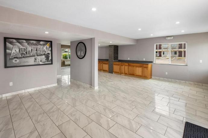 Imagen de los interiores del Hotel Super 8 By Wyndham Phoenix West. Foto 10