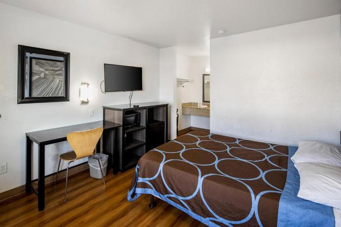 Imagen de la habitación del Hotel Super 8 By Wyndham Phoenix West. Foto 4