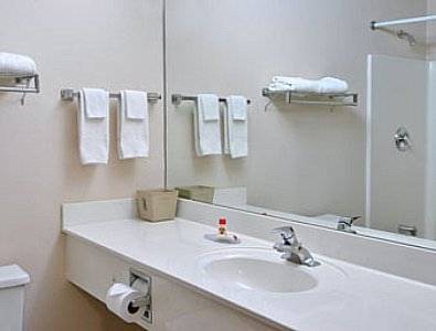 Imagen de la habitación del Hotel Super 8 By Wyndham Piedmont Greenville Area. Foto 8