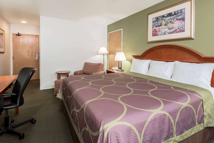 Imagen de la habitación del Hotel Super 8 By Wyndham Pittsburgh/monroeville. Foto 8