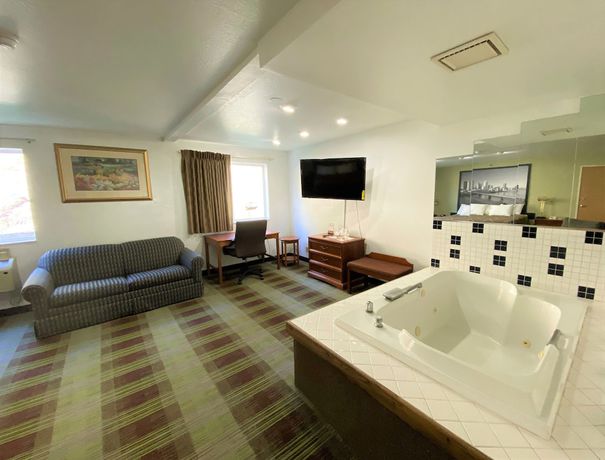 Imagen de la habitación del Hotel Super 8 By Wyndham Pittsburgh/monroeville. Foto 12
