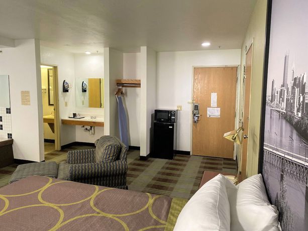 Imagen de la habitación del Hotel Super 8 By Wyndham Pittsburgh/monroeville. Foto 14