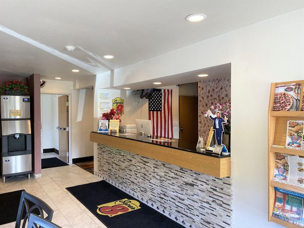 Imagen de los interiores del Hotel Super 8 By Wyndham Pittsburgh/monroeville. Foto 19