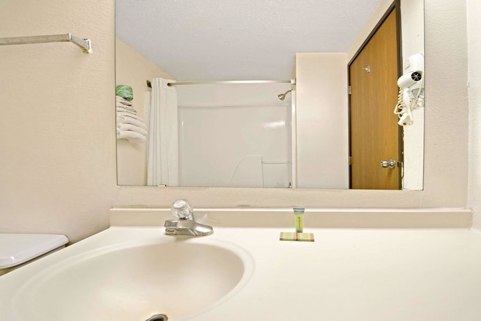 Imagen de la habitación del Hotel Super 8 By Wyndham Plano/dallas Area. Foto 7