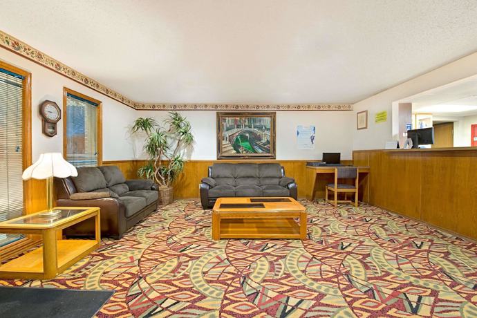 Imagen de los interiores del Hotel Super 8 By Wyndham Plano/dallas Area. Foto 11