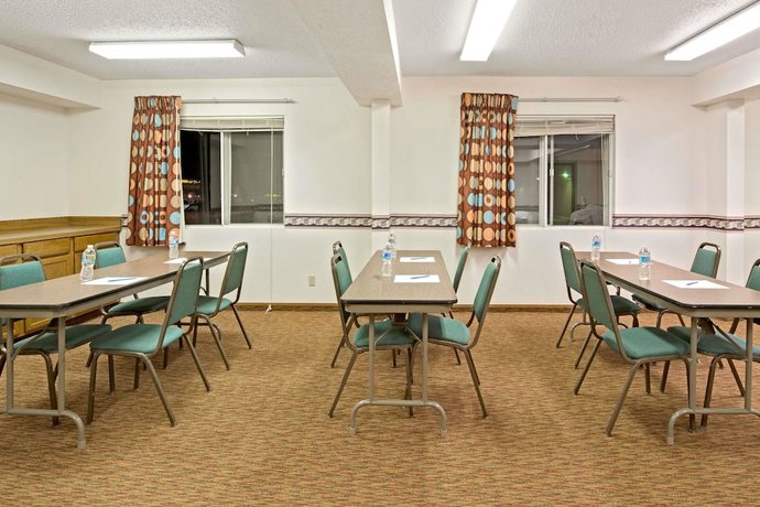 Imagen de los interiores del Hotel Super 8 By Wyndham Plano/dallas Area. Foto 13