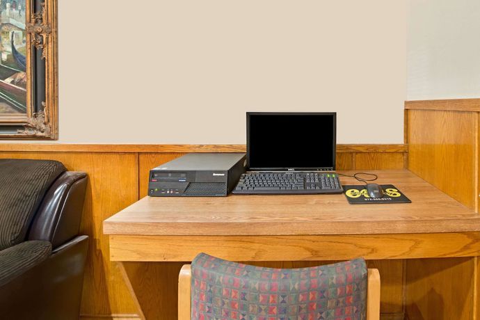 Imagen de los interiores del Hotel Super 8 By Wyndham Plano/dallas Area. Foto 14