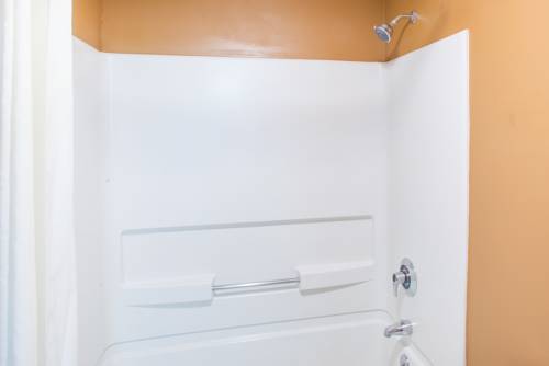 Imagen de la habitación del Hotel Super 8 By Wyndham Plattsburgh. Foto 7