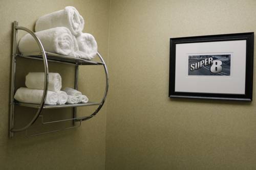 Imagen de la habitación del Hotel Super 8 By Wyndham Plattsburgh. Foto 9