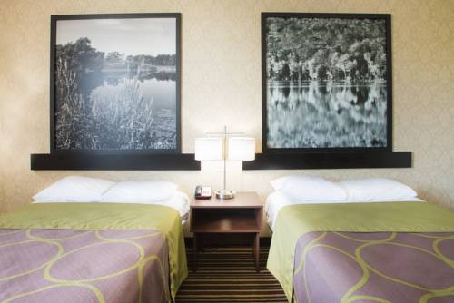 Imagen de la habitación del Hotel Super 8 By Wyndham Plattsburgh. Foto 15