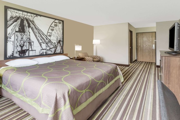 Imagen de la habitación del Hotel Super 8 By Wyndham Plymouth. Foto 5