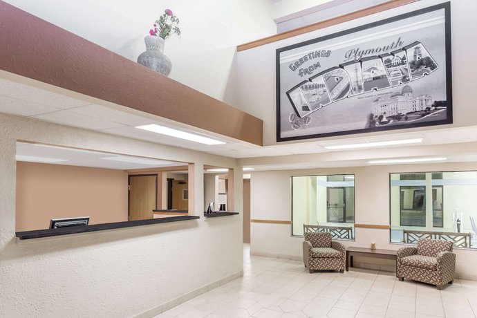 Imagen de los interiores del Hotel Super 8 By Wyndham Plymouth. Foto 19