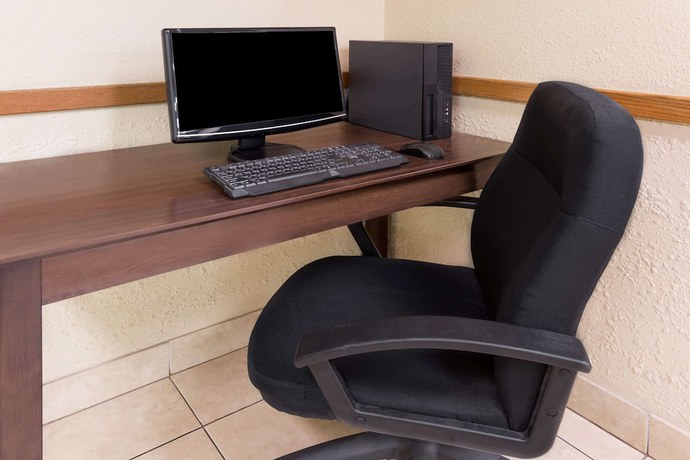 Imagen de los interiores del Hotel Super 8 By Wyndham Plymouth. Foto 20