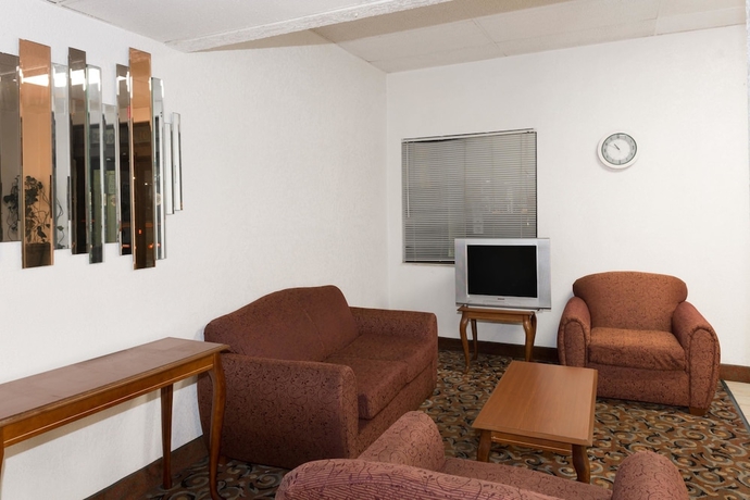 Imagen de los interiores del Hotel Super 8 By Wyndham Pompano Beach. Foto 15