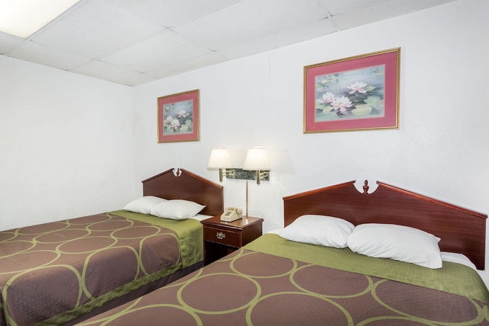 Imagen de la habitación del Hotel Super 8 By Wyndham Pompano Beach. Foto 8
