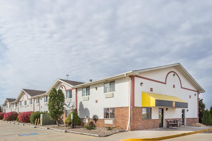Imagen general del Hotel Super 8 By Wyndham Pontiac. Foto 1
