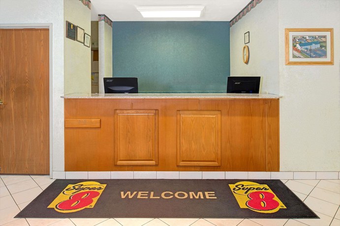 Imagen de los interiores del Hotel Super 8 By Wyndham Pontoon Beach Il/st. Louis Mo Area. Foto 20