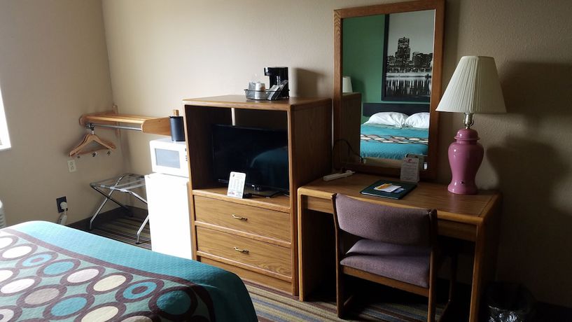 Imagen de la habitación del Hotel Super 8 By Wyndham Pontoon Beach Il/st. Louis Mo Area. Foto 17